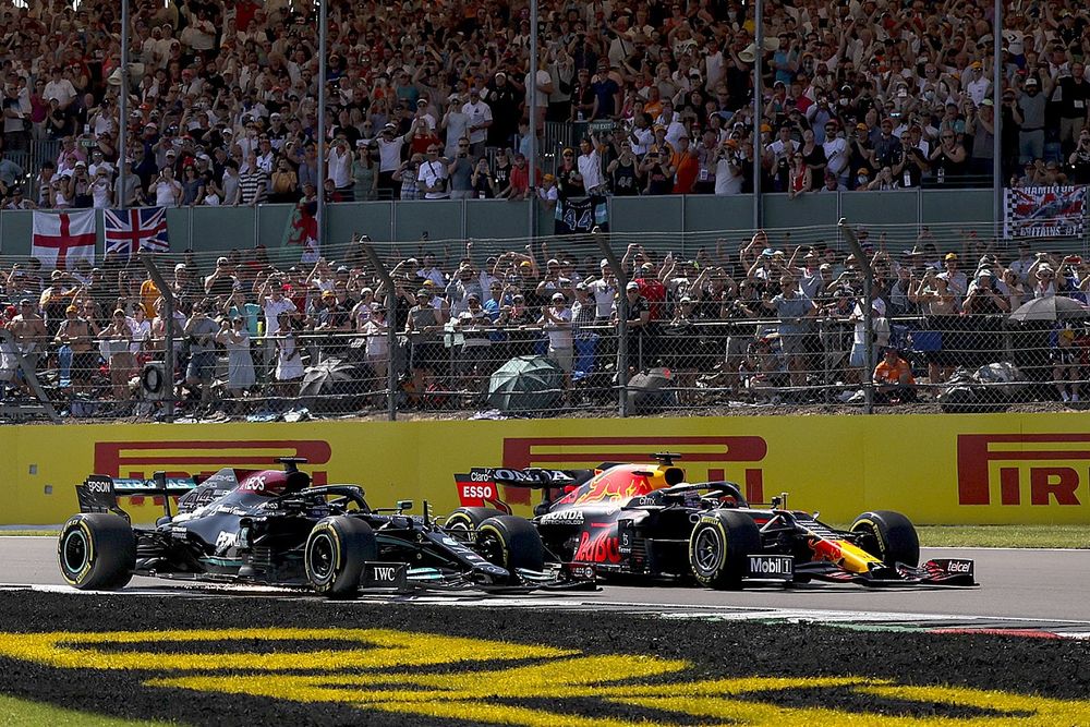 Max Verstappen, Red Bull Racing RB16B, Lewis Hamilton Mercedes W12