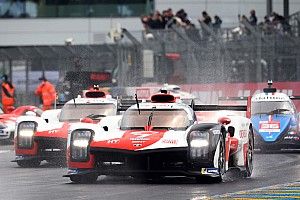 A Toyota vezetésével megy bele az éjszakába a Le Mans-i mezőny
