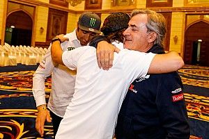 Sainz sobre Alonso: "Los campeones actúan como lo está haciendo él"