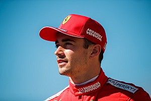 Leclerc: Ferrari terá de "correr atrás" da Mercedes na volta da F1