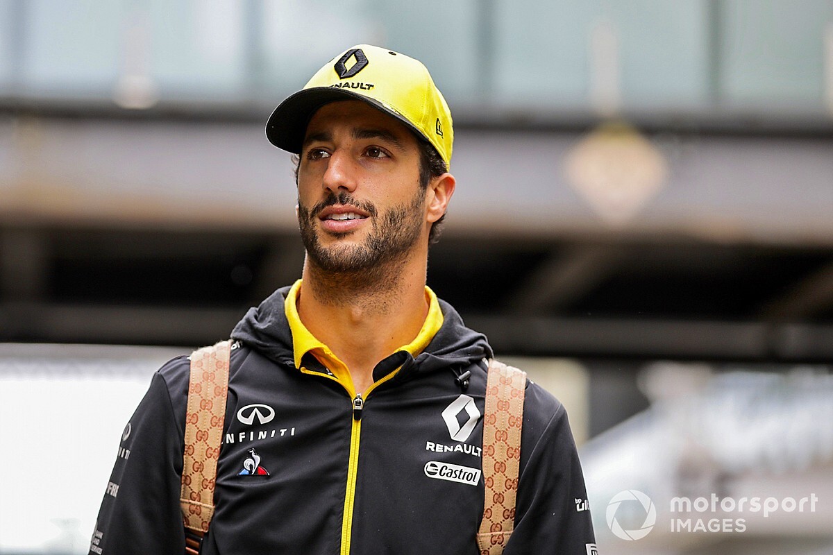 Ricciardo "gyönyörűt" mondott, majd segített is - videó