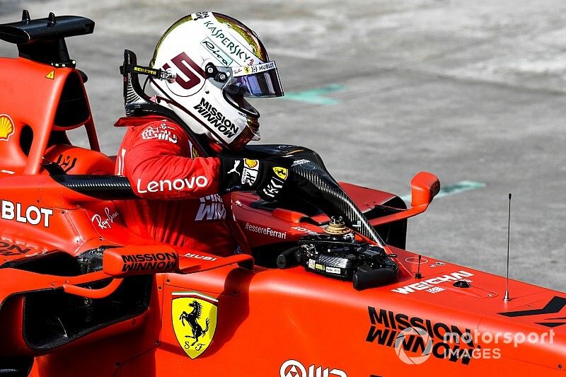 Sebastian Vettel, Ferrari, se baja de su coche después de la calificación