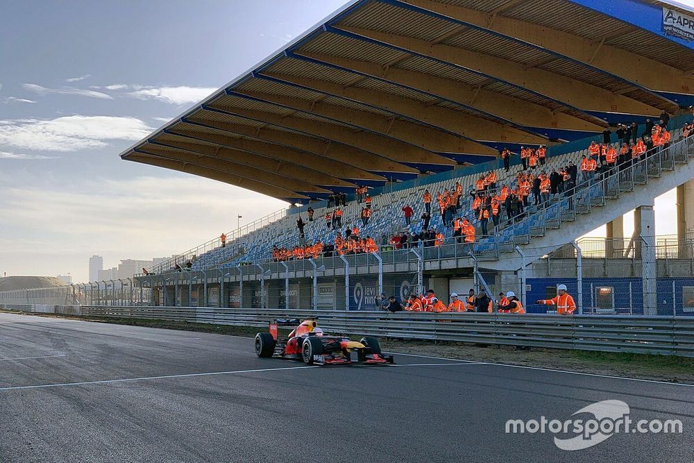 Zandvoort egy igazi old-school F1-es pálya, ahol egy kis hiba is sokba kerülhet
