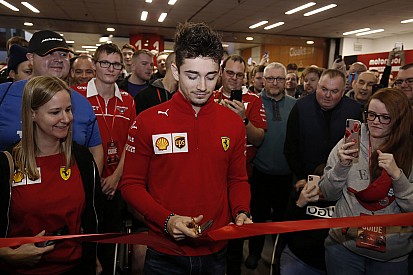 Leclerc végre egy „saját” autót kaphat a Ferrarinál