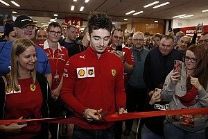 Leclerc végre egy „saját” autót kaphat a Ferrarinál