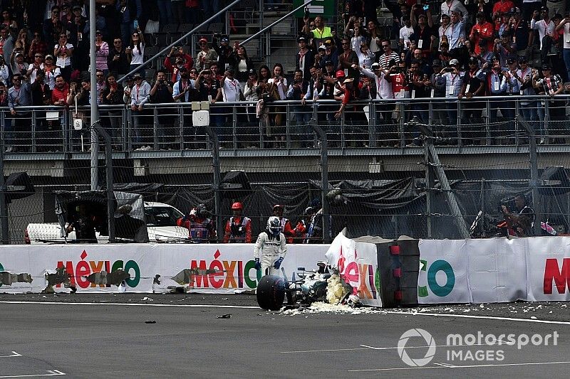 Valtteri Bottas, Mercedes AMG W10, crashes heavily at the end of Qualifying