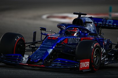 Kvyat: "Araç sürekli kayıyordu"