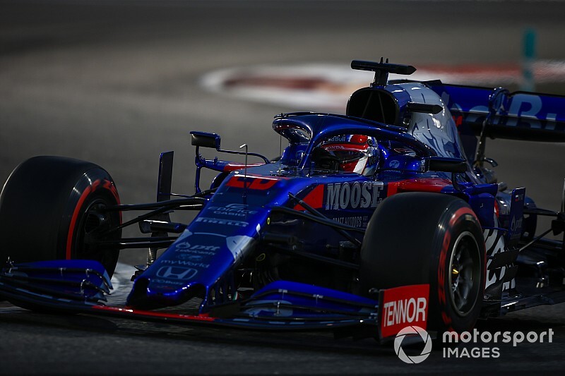 Kvyat: "Araç sürekli kayıyordu"
