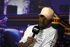 Hamilton excusé pour son piercing, Mercedes à l'amende