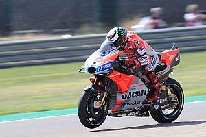 Lorenzo deixa Dovi e Márquez para trás e é pole em Aragón