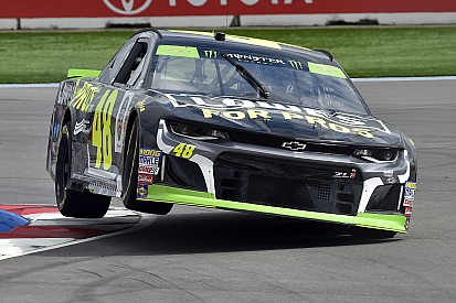 Jimmie Johnson fue el más rápido en la primera práctica del sábado en Charlotte
