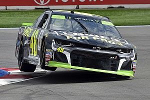 Jimmie Johnson fue el más rápido en la primera práctica del sábado en Charlotte