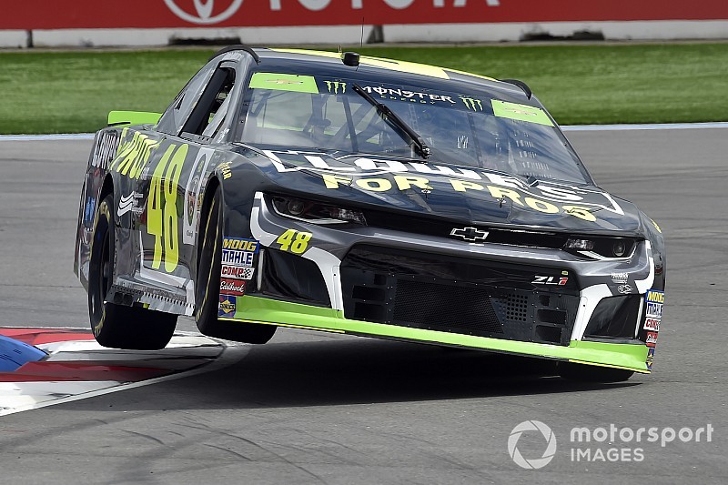 Jimmie Johnson fue el más rápido en la primera práctica del sábado en Charlotte