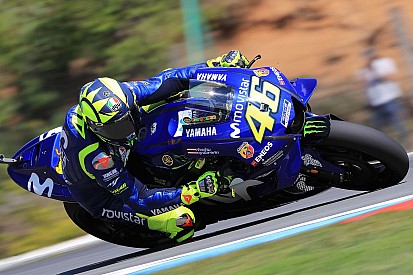 MotoGP Brno: Rossi houdt hoofd koel en topt derde vrije training
