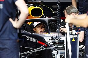 Гасли уже посидел в машине Red Bull: фото