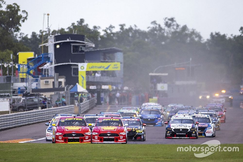 Scott McLaughlin, DJR Team Penske, Fabian Coulthard, DJR Team Penske at the start
