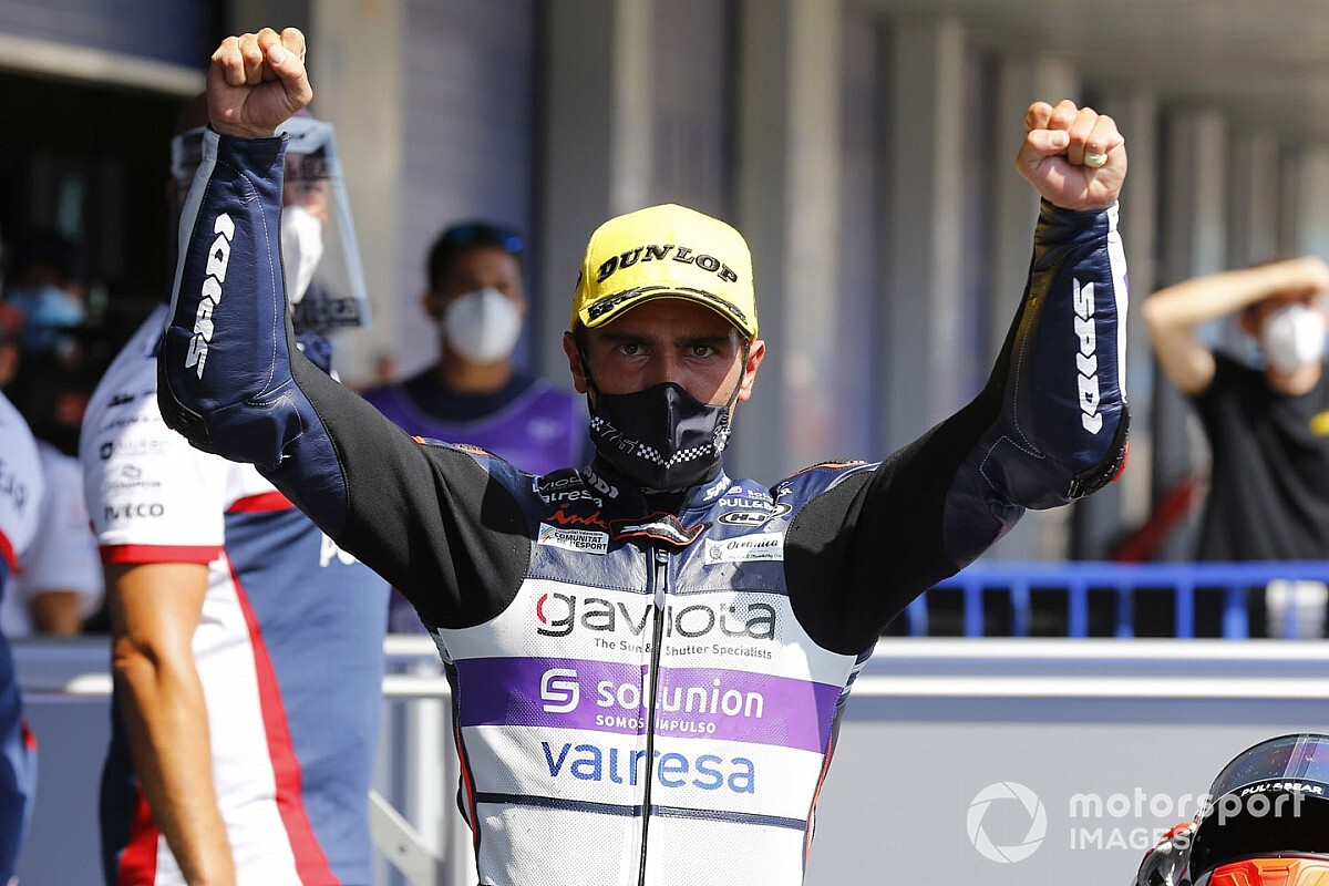 Jerez Moto3: Arenas wins thriller, McPhee crashes out