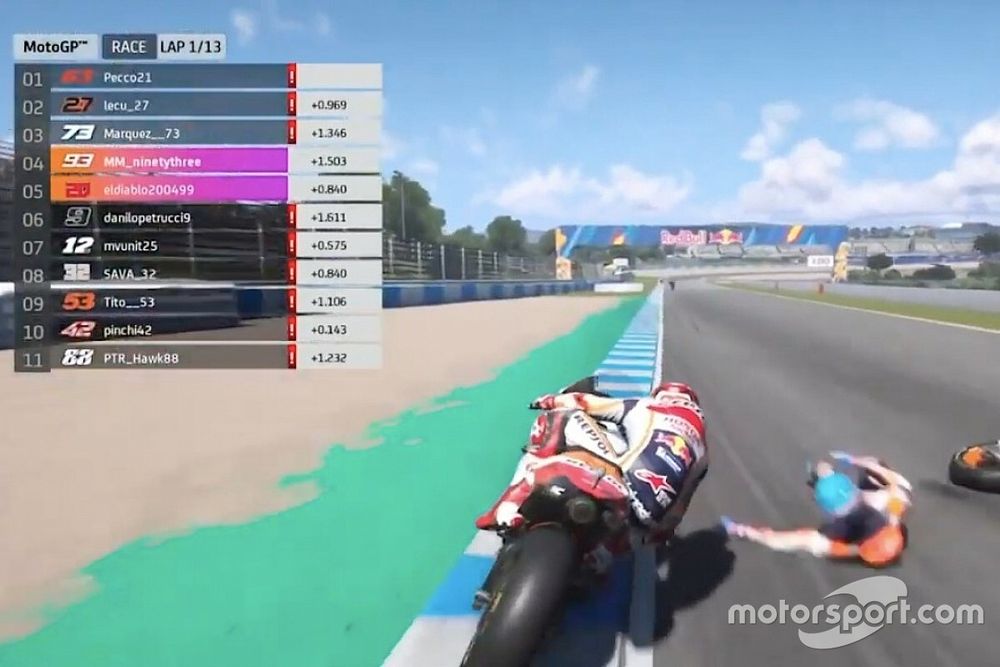 Vídeo: Marc Márquez salva el atropello de su hermano por milímetros