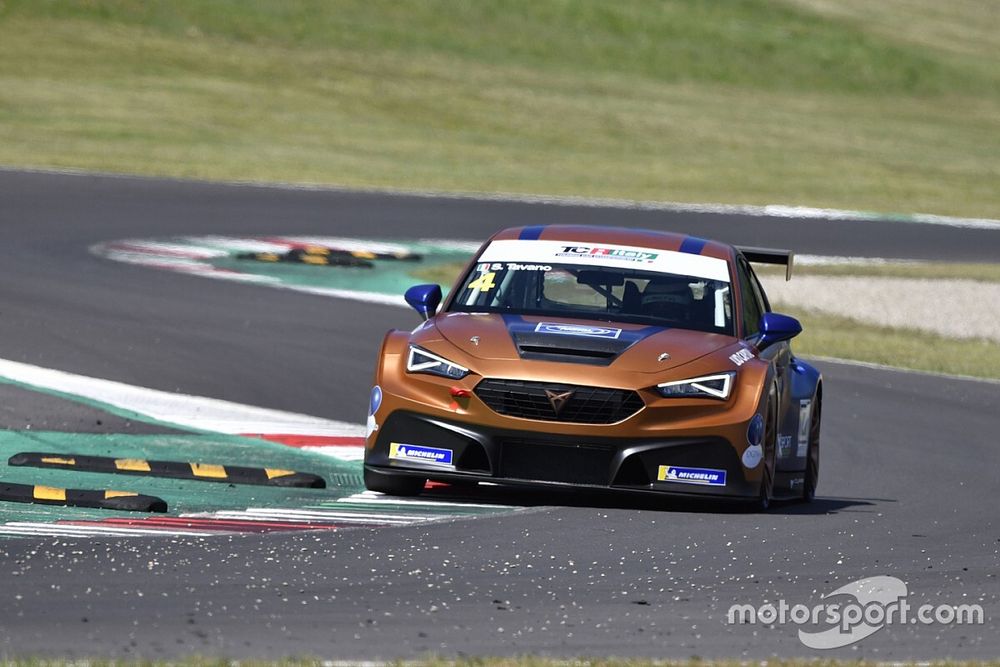 Tavano nella storia, vince Gara 1 al debutto con la nuova Cupra!