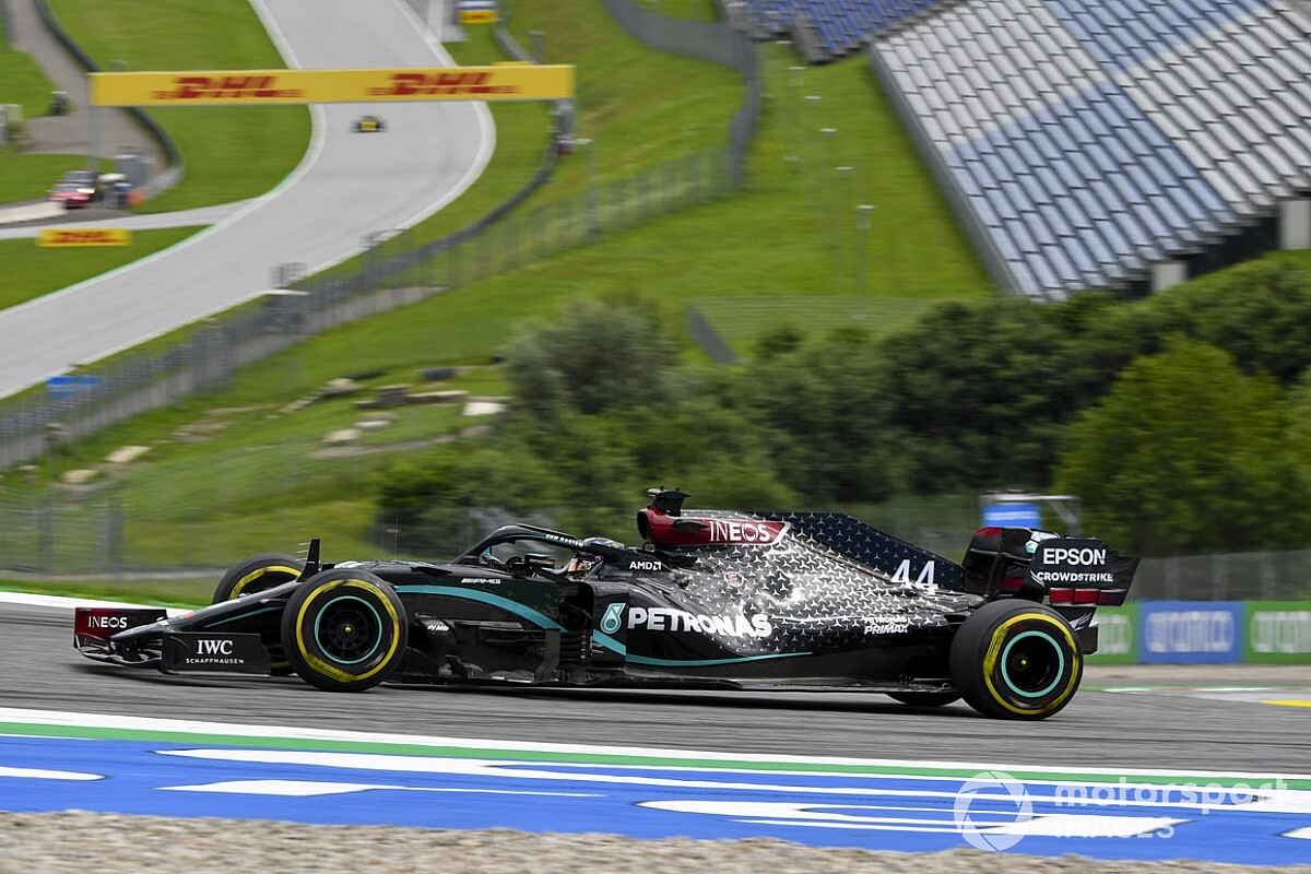 Hamilton: "Mercedes sterk, maar neem het met een korreltje zout"