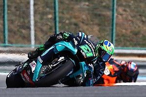 Képen az óriási MotoGP-s baleset Ausztriából: Rossit is sokkolta az incidens!