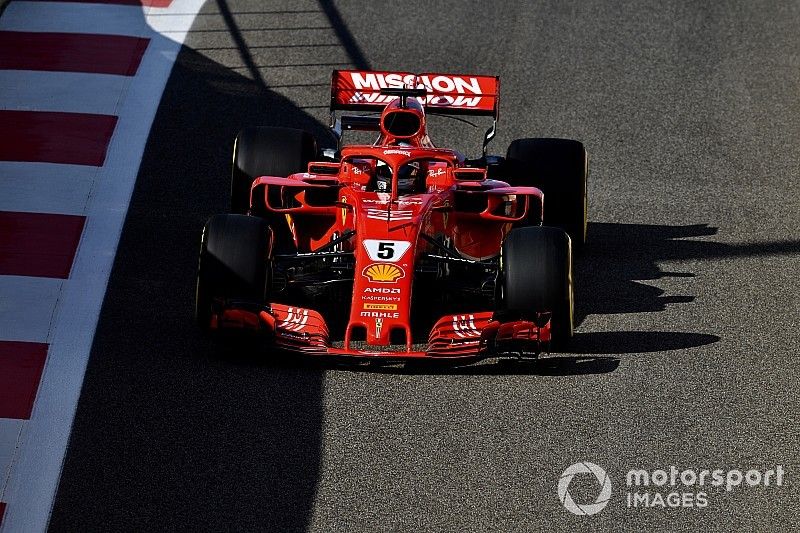 Vettel bovenaan op eerste testdag Abu Dhabi, vierde tijd Verstappen