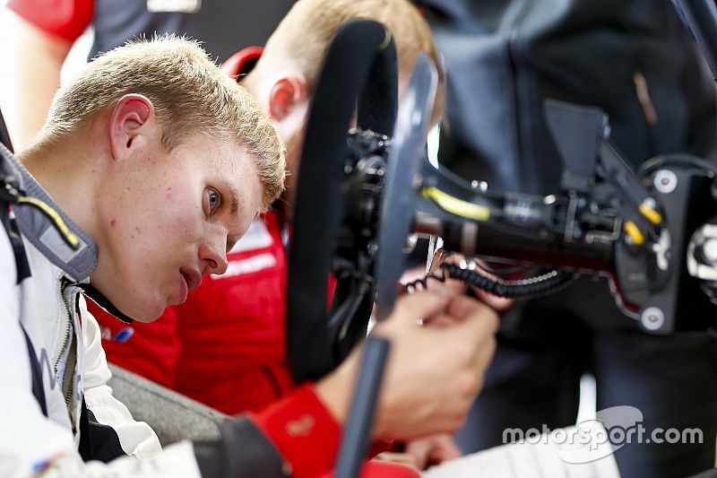 Tanak abandona y corta su buena racha