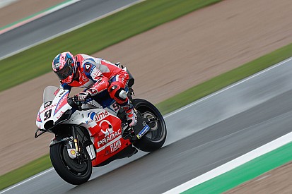 Petrucci aan kop in derde training Valencia, Rossi na crash richting Q1