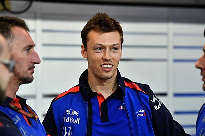 Квят побывал на базе Toro Rosso