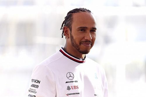 Mercedes bevestigt: Hamilton terug in fabriek voor voorbereiding F1 2022
