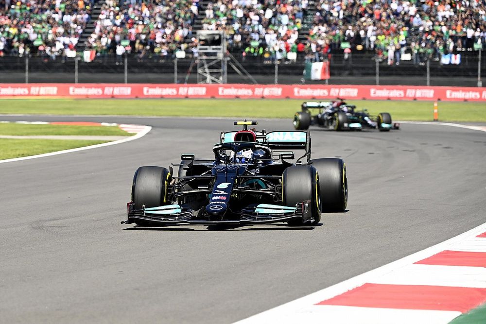 Hamilton: “Bottas hield de deur open voor Verstappen”