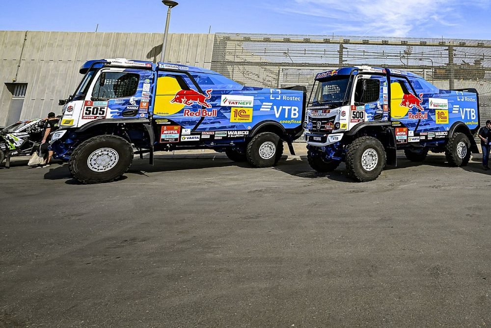 #505 Kamaz - Master: Eduard Nikolaev, Evgenii Iakovlev, Vladimir Rybakov, #500 Kamaz - Master: Dmitry Sotnikov, Ruslan Akhmadeev, Ilgiz Akhmetzianov, #509 Kamaz - Master: Andrey Karginov, Andrey Mokeev, Ivan Malkov