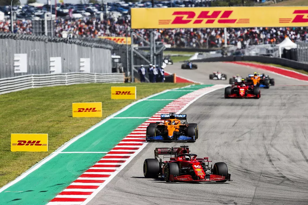 Charles Leclerc, Ferrari SF21, Daniel Ricciardo, McLaren MCL35M, Carlos Sainz Jr., Ferrari SF21