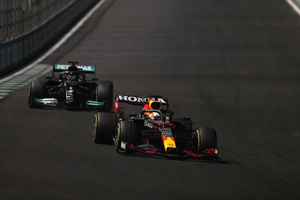 Max Verstappen, Red Bull Racing Lewis Hamilton, Mercedes 