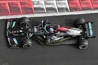 Verstappen maakt eerste meters als wereldkampioen, snelste tijd De Vries