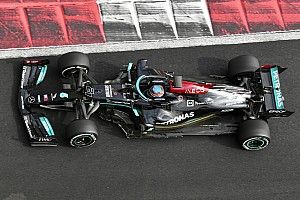 Verstappen maakt eerste meters als wereldkampioen, snelste tijd De Vries