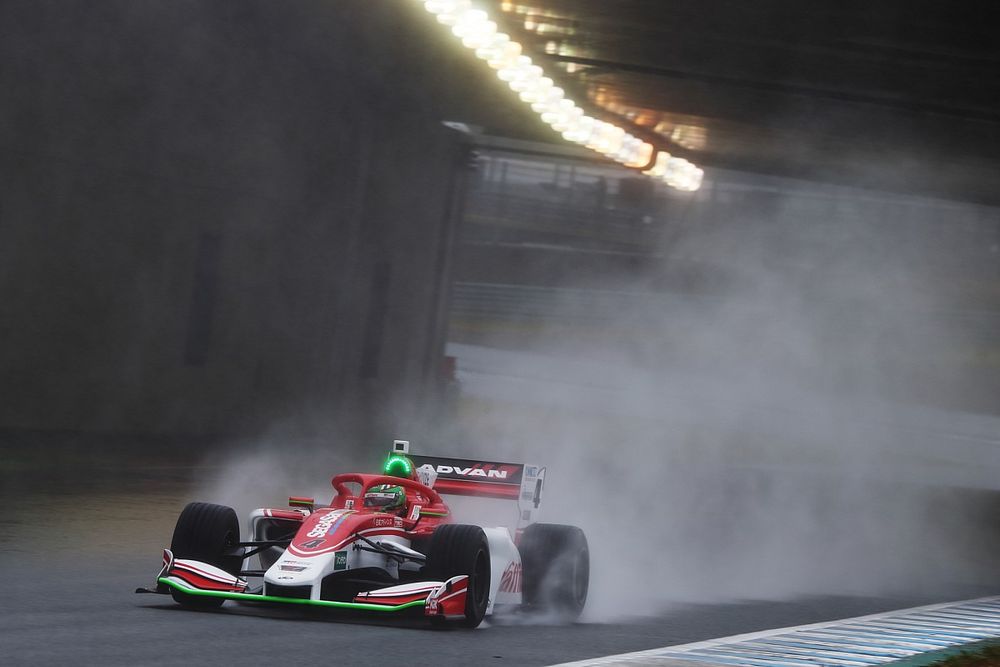 スーパーフォーミュラ第6戦もてぎ:日曜フリー走行は大雨によりコースオフ続出。トップはフェネストラズ