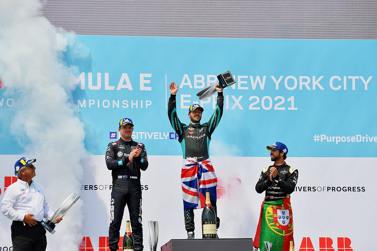 New York E-Prix: Bird dominates Sunday race to take FE points lead