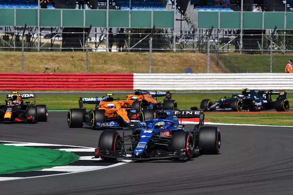 Fernando Alonso, Alpine A521, Lando Norris, McLaren MCL35M, and Sergio Perez, Red Bull Racing RB16B