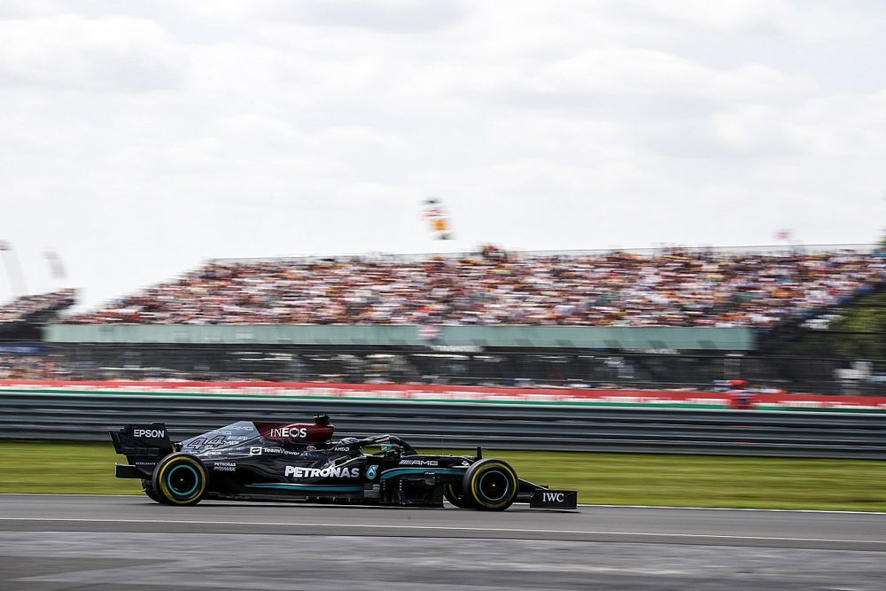 F1: Hamilton bate Verstappen na classificação e faz a 'pole' da primeira corrida sprint
