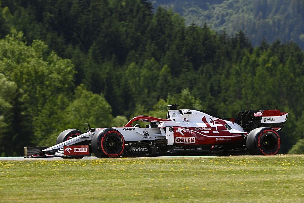 Raikkonen, Vettel'le yaşadığı temastan ötürü ceza aldı
