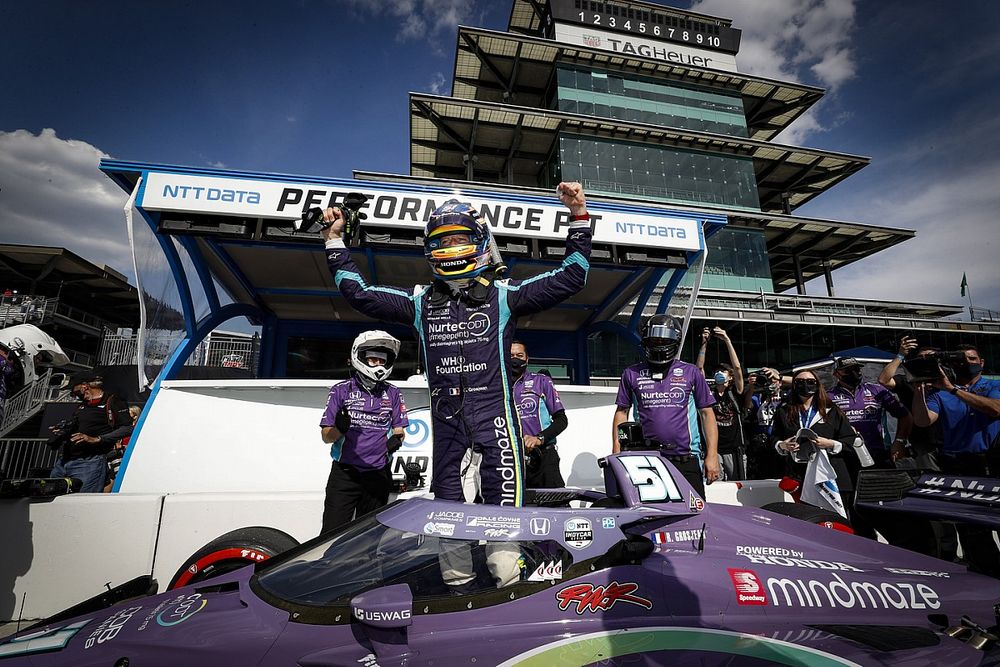 Pole award winner Romain Grosjean, Dale Coyne Racing with RWR Honda