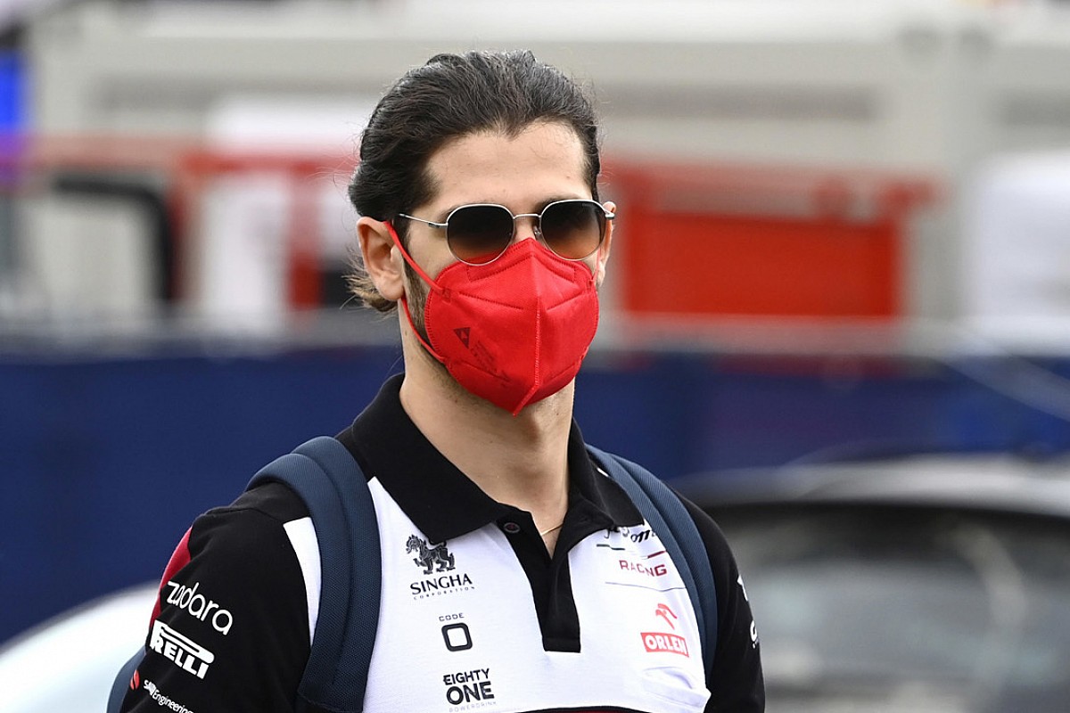 Giovinazzi: "Araçtan her şeyi çıkarmalıyız"