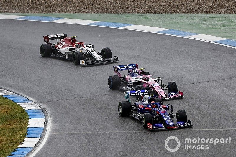 Alexander Albon, Toro Rosso STR14, leads Lance Stroll, Racing Point RP19, and Antonio Giovinazzi, Alfa Romeo Racing C38