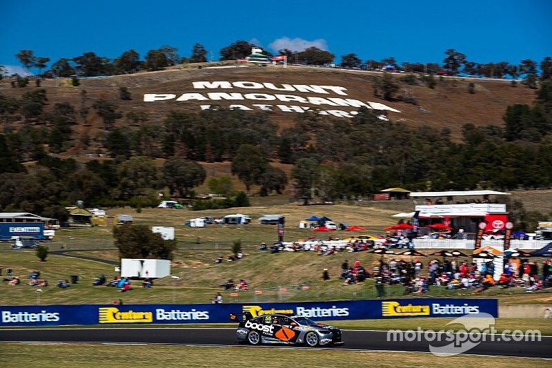 Bathurst 1000: Mistake causes early wildcard crash