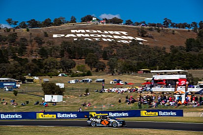 Bathurst 1000: Mistake causes early wildcard crash
