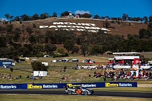Bathurst 1000: Mistake causes early wildcard crash