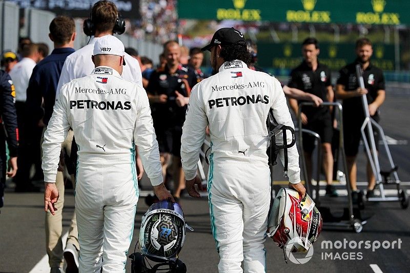 Valtteri Bottas, Mercedes AMG F1 en Lewis Hamilton, Mercedes AMG F1 in Parc Ferme 