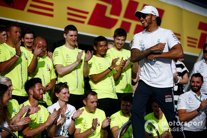 Hamilton köszöni a Mercedesnek, hogy hagyták kicsit regenerálódni