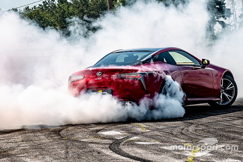 Галерея: міцна краса Lexus LC 500